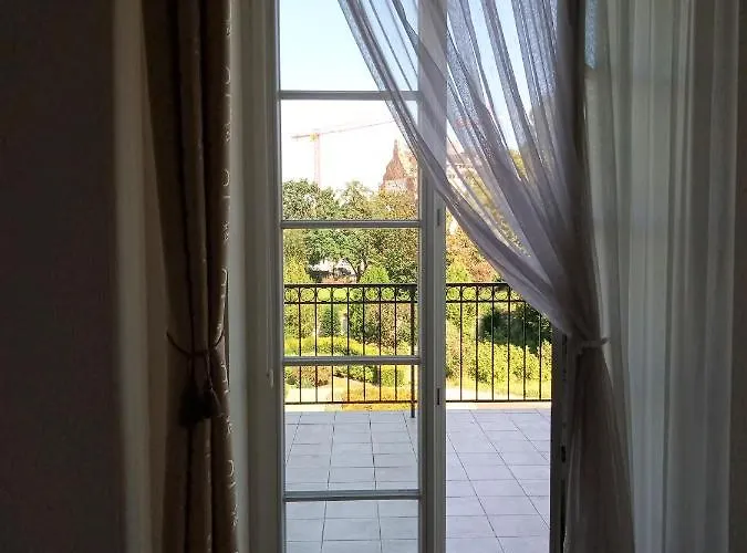 Alojamento de Acomodação e Pequeno-almoço Dom Notre Dame Wrocław